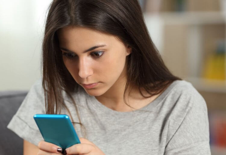 &laquo;Гүл жібереміз&raquo;: Ақтөбелік бойжеткен алаяқтарға 7,5 млн теңгесін аударып жіберген