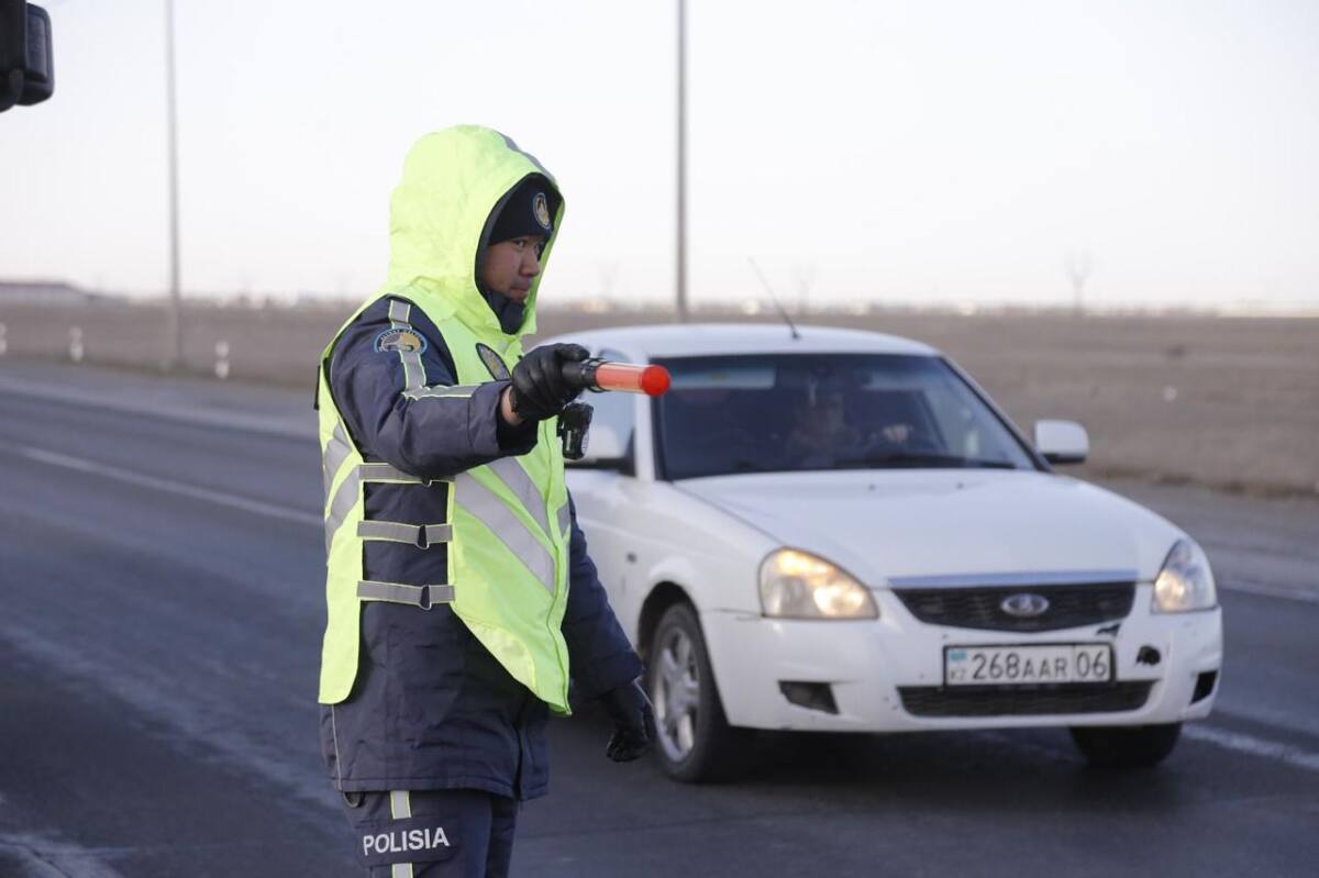 Атырауда сақшылар дрон арқылы жол қауіпсіздігін бақылауға алды