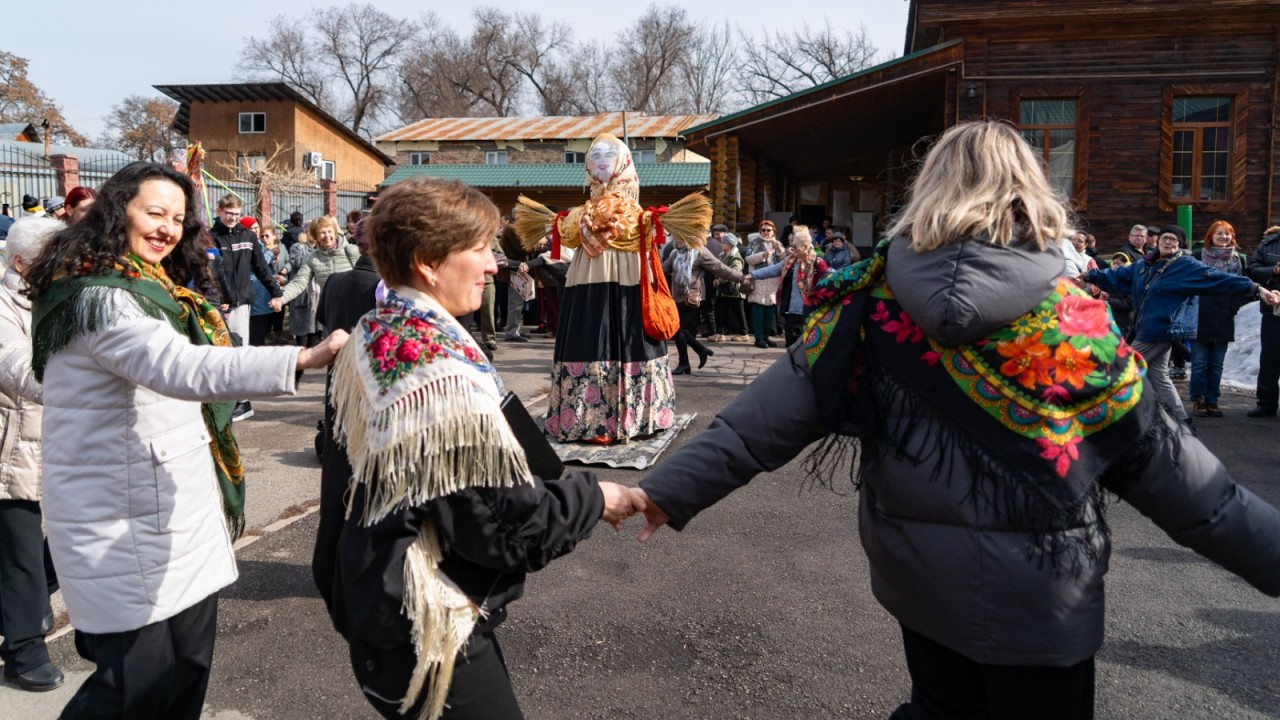 Жители Казахстана проводили зиму 