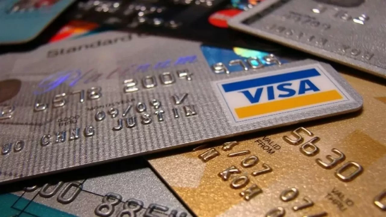 Зачем Центробанк собирает данные о всех банковских картах россиян