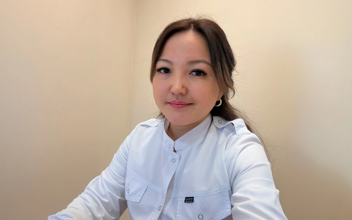 Екібастұз дәрігері ұшақта есінен танып қалған жолаушыға көмектесті 