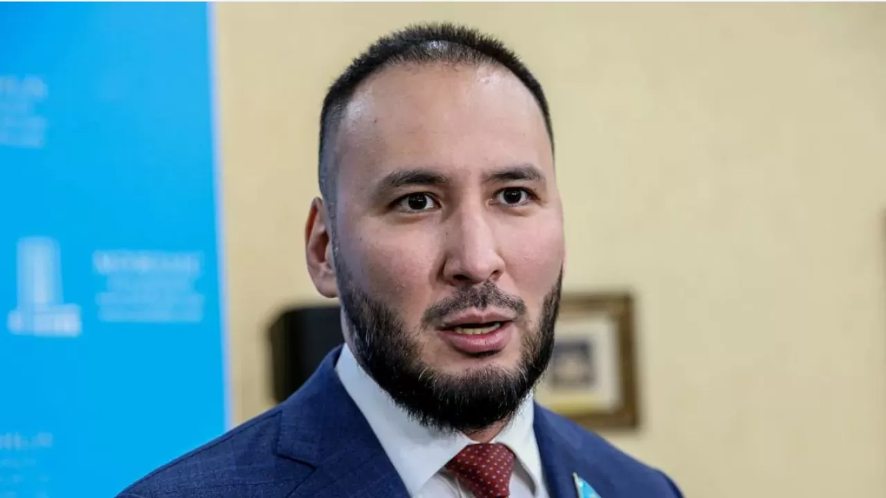 В новой Конституции предложили закрепить тенге как национальную валюту 