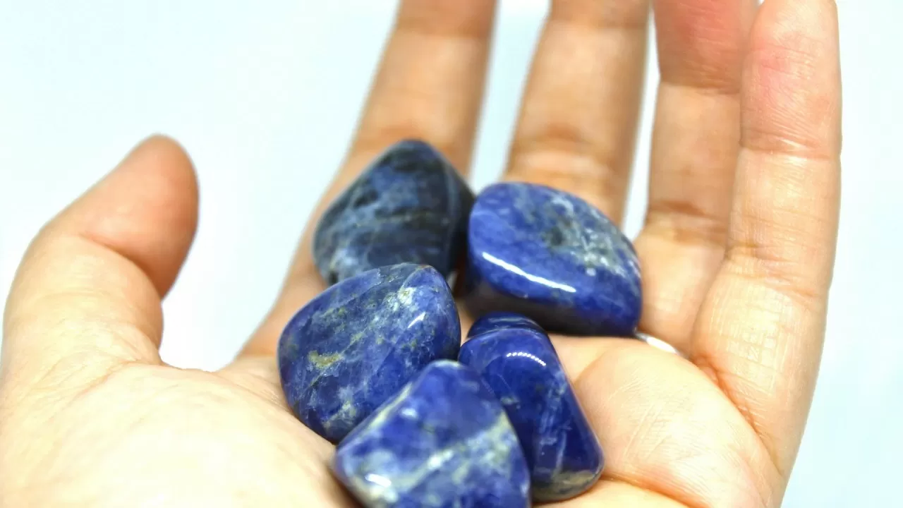 Какого цвета самый необычный пляж Африки 