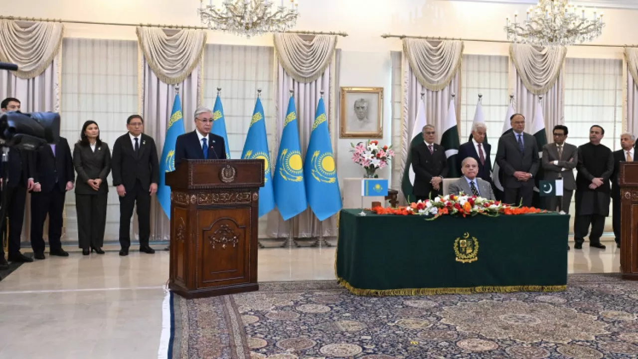 Токаев выступил перед представителями СМИ в Пакистане