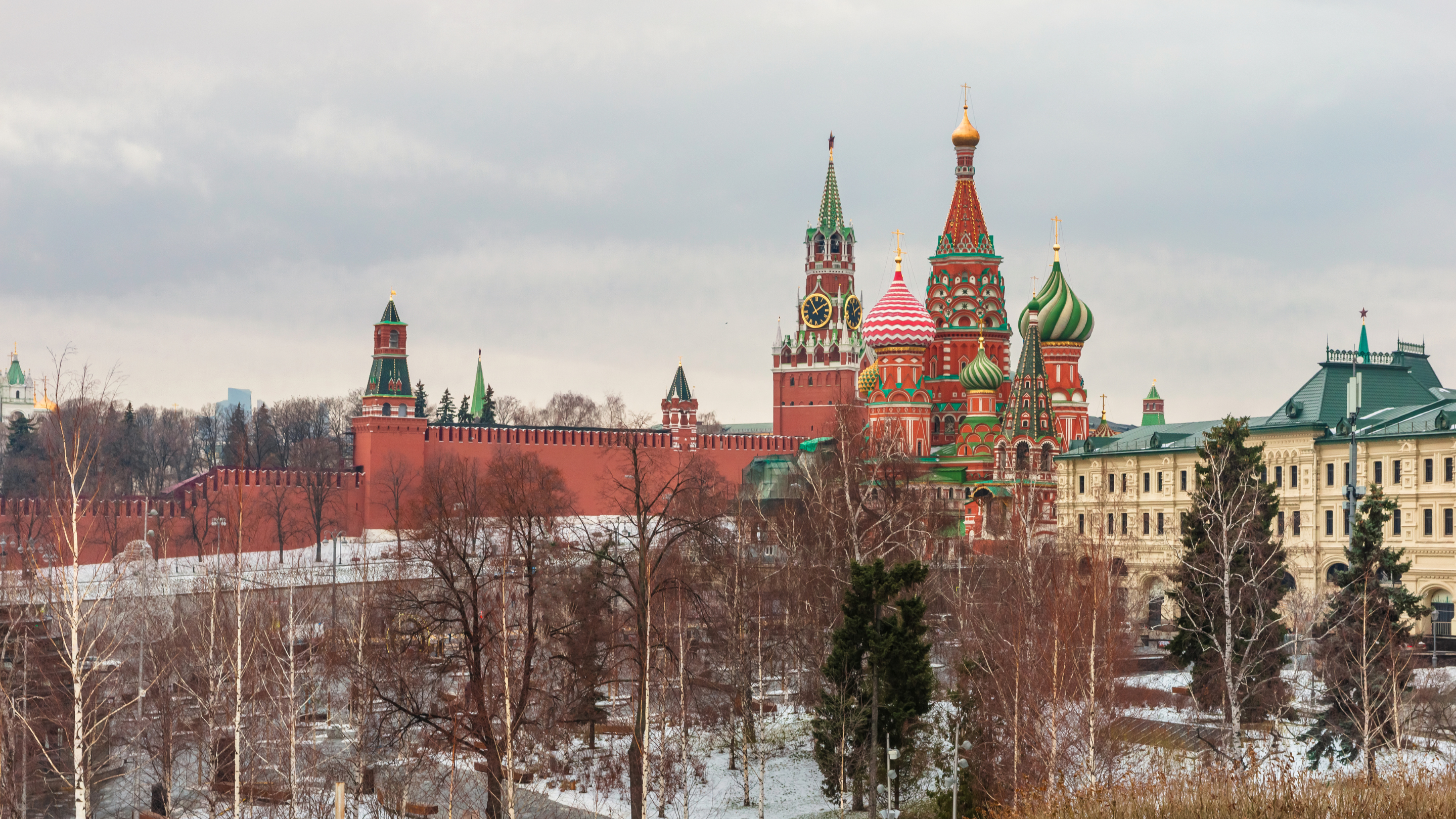 Россия теряет школы: дети массово переходят на семейное обучение