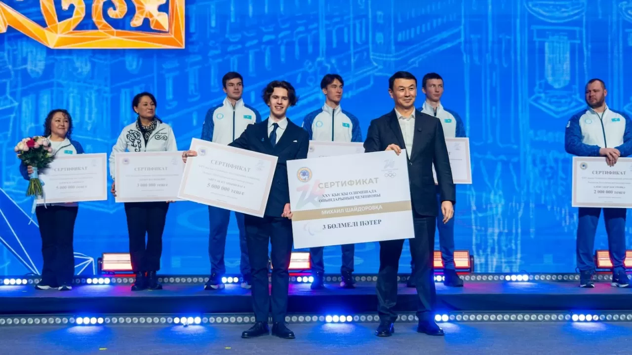 Чествование олимпийцев в Алматы: Михаилу Шайдорову подарили квартиру и автомобиль