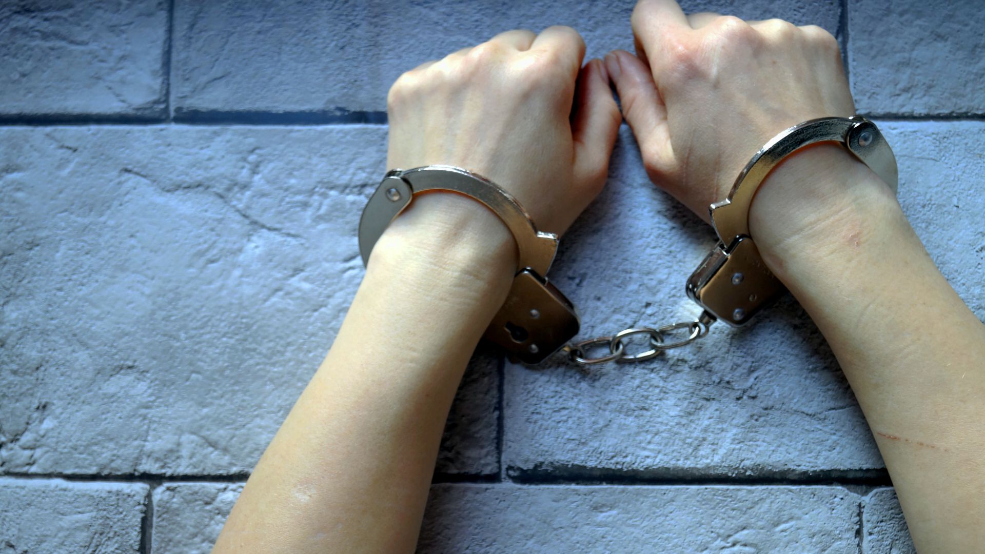 Атырау облысында енесін пышақтап өлтірген келіншек мәжбүрлі емдеуге жіберіледі