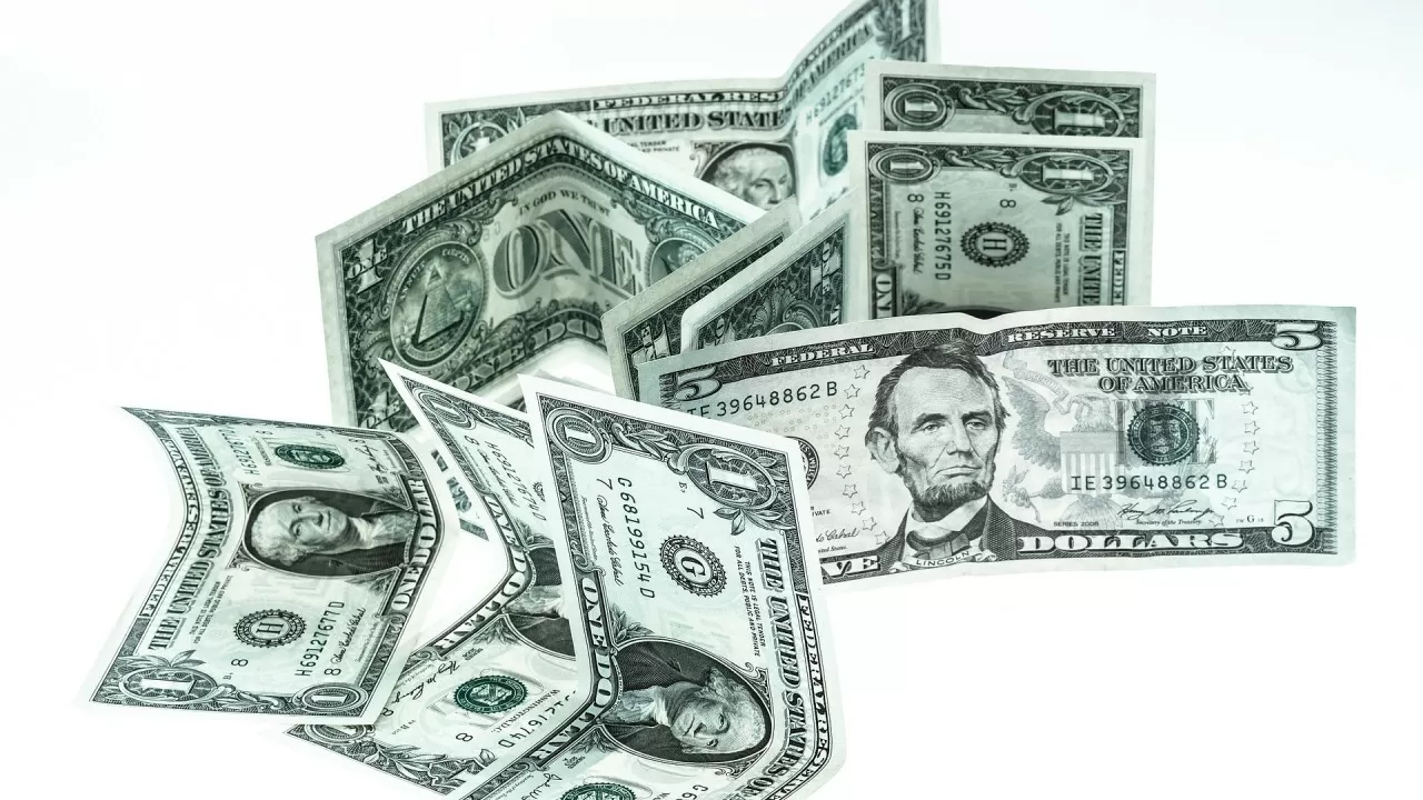 Доллар близок к отметке 500 тенге 