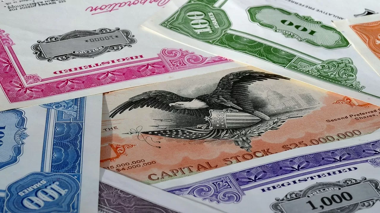 Кто покупает и кто продает госдолг США 