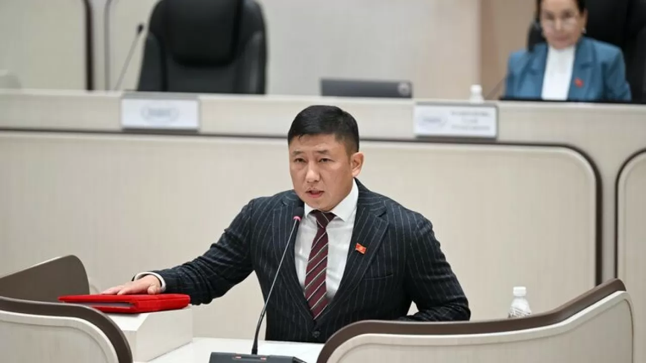 В парламенте Кыргызстана еще одна громкая отставка 