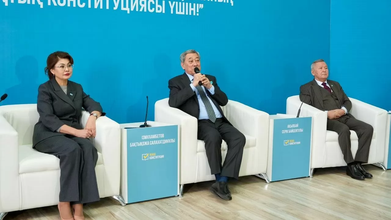 Преподаватели и студенты ЗКУ имени М. Утемисова поддержали проект новой Конституции 