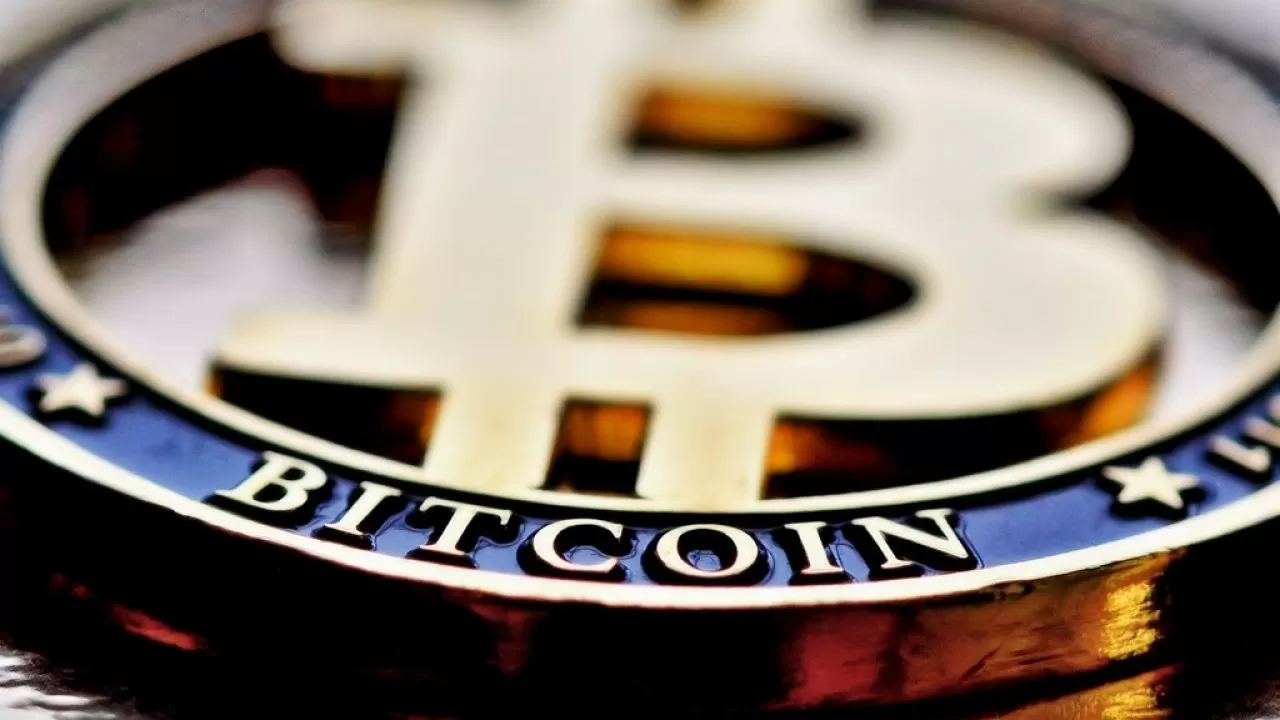 Минус 16% за неделю: биткоин стремительно откатывается 