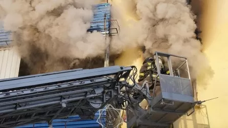 Өскеменде көпқабатты тұрғын үйден өрт шықты