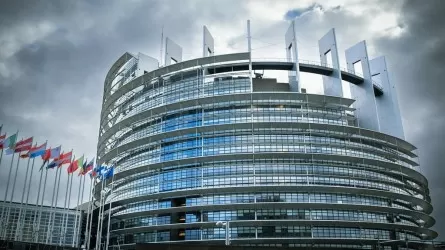 ЕС снова отложил голосование по торговой сделке с США