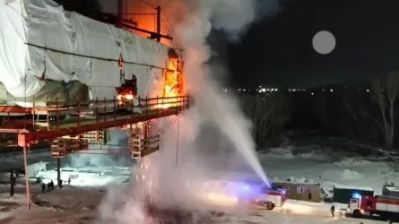 Строящийся за миллиарды мост загорелся в Павлодаре 