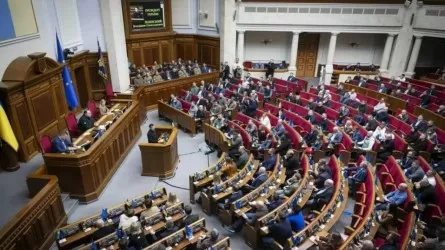 Из-за загадочной болезни приостановлена работа парламента Украины 