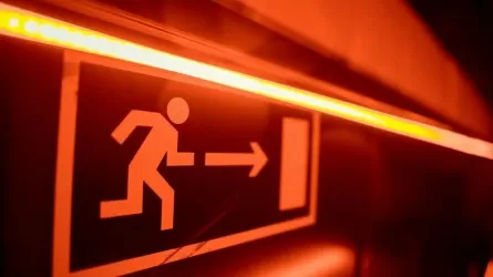 Крупная эвакуация в Астане: огонь вспыхнул в 13-этажном ЖК