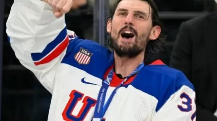 Дональд Трамп АҚШ хоккей құрамасының қақпашысына ең беделді марапат табыстайды