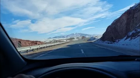 Важнейший перевал на трассах Казахстана закрыли на три дня 