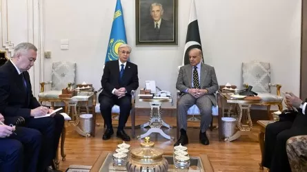 Расширение стратегического сотрудничества обсудил Токаев с премьером Пакистана 