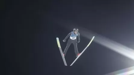 Прыжок в историю: казахстанец Илья Мизерных ворвался в ТОП-8 на Олимпиаде-2026