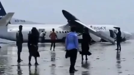 Пассажирский самолет рухнул в Индийский океан