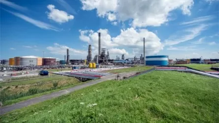 TotalEnergies выкупила у ЛУКОЙЛа 45% НПЗ в Нидерландах