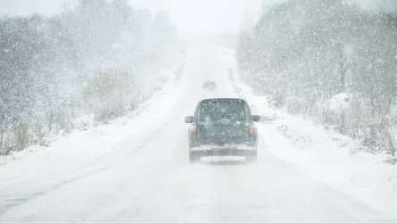 Участки дорог закрыли в шести областях Казахстана