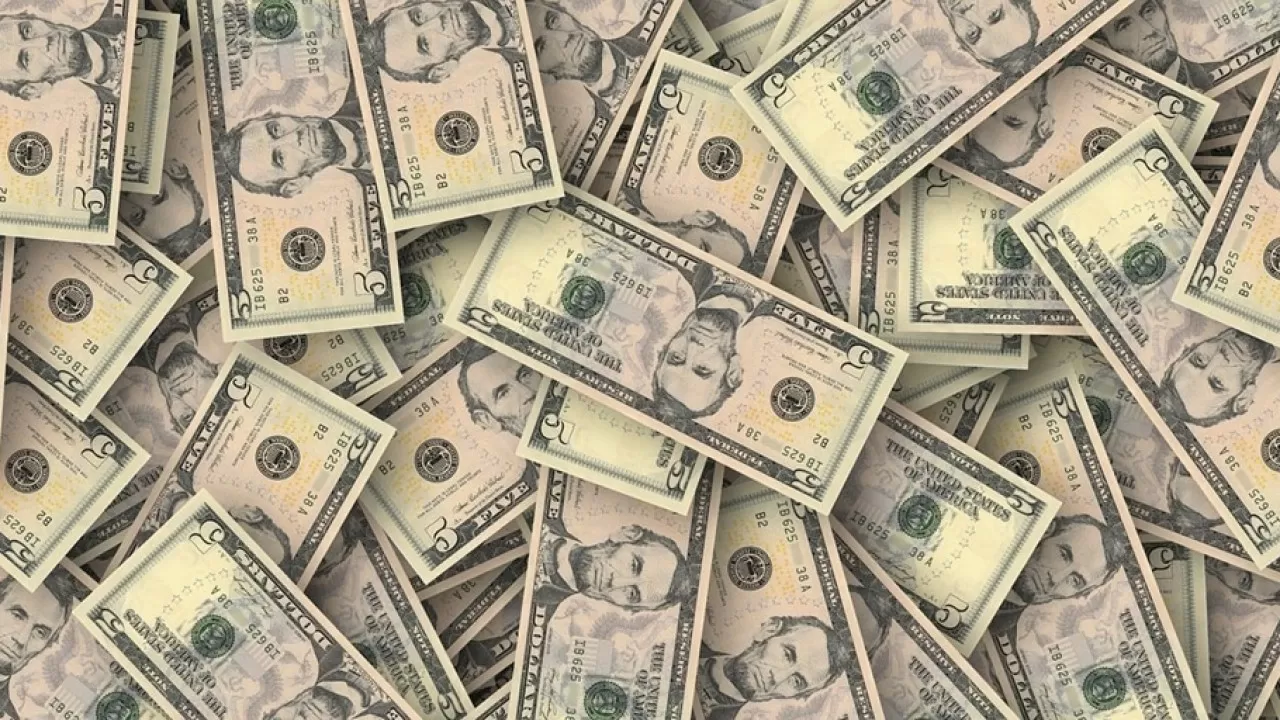 Масштабную валютную интервенцию провел Нацбанк Кыргызстана 