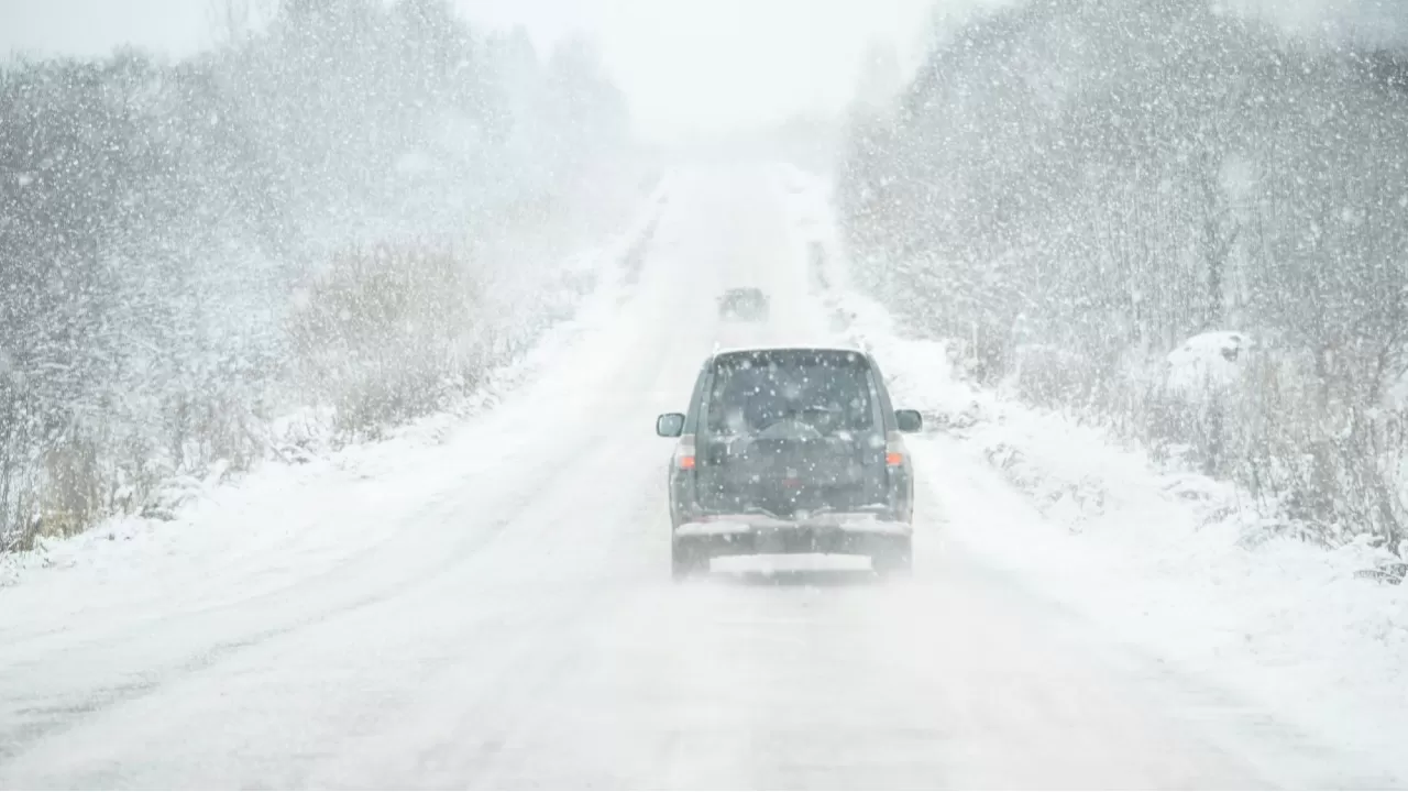 Участки дорог закрыли в шести областях Казахстана