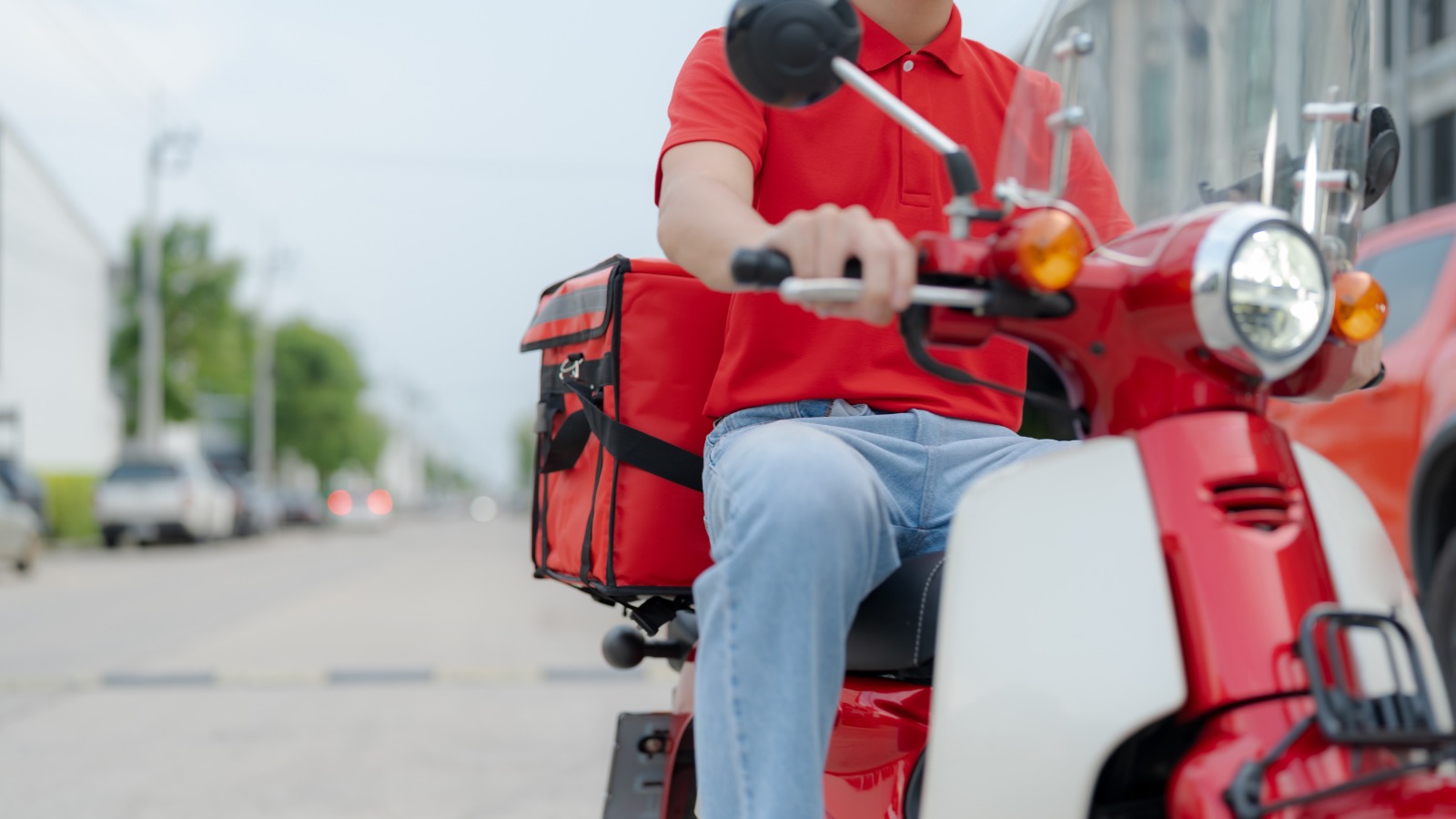 Алматыда бойжеткенге тиіскен курьердің үстінен іс қозғалды