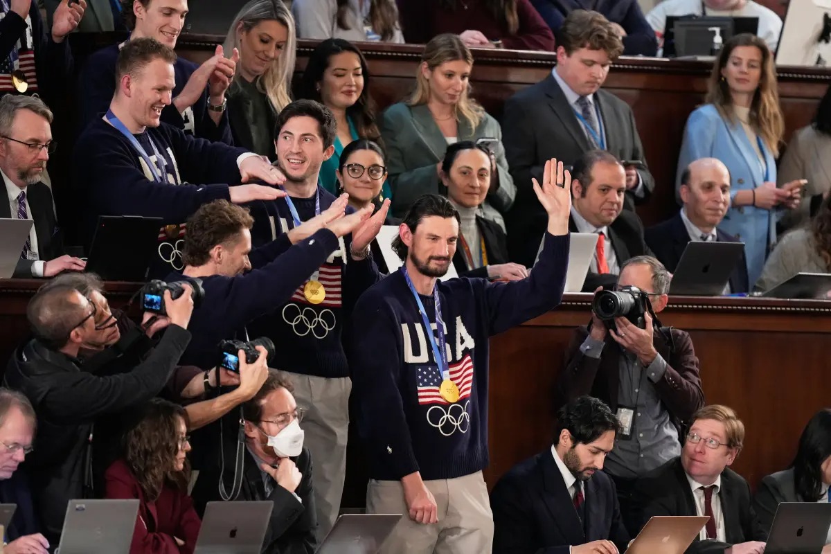Дональд Трамп АҚШ хоккей құрамасының қақпашысына ең беделді марапат табыстамақ