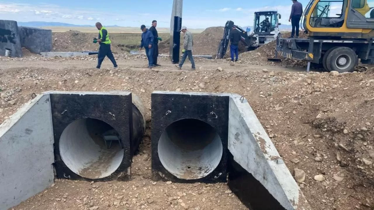 Дамбы, каналы и арыки: как регионы встречают паводок 