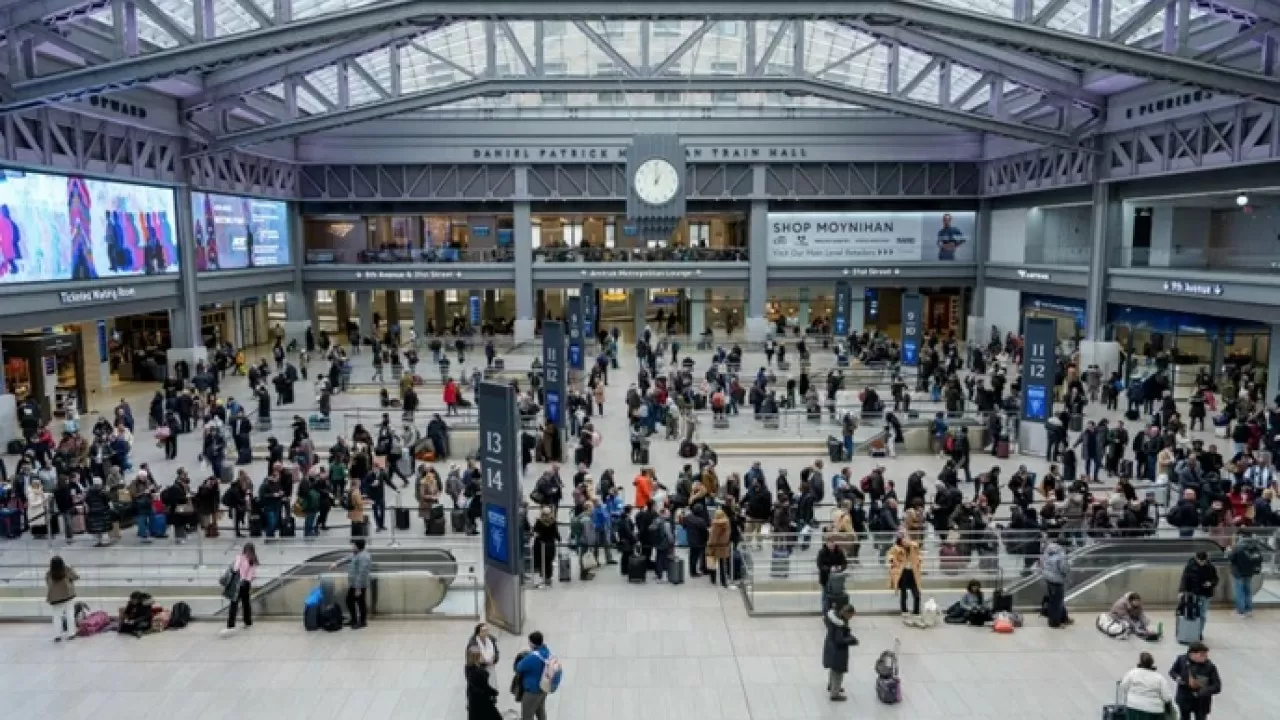 Трамп хочет переименовать вокзал и аэропорт в честь себя