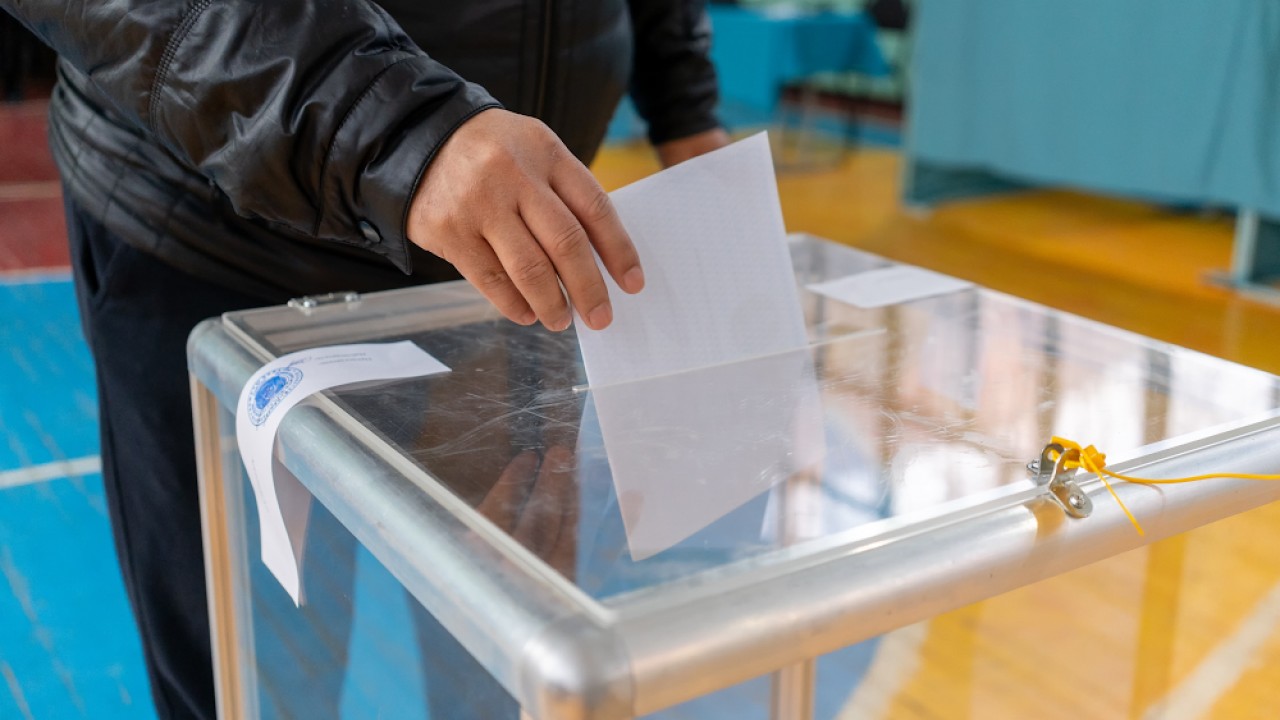 Алматинцы активнее голосуют за Конституцию, чем за АЭС