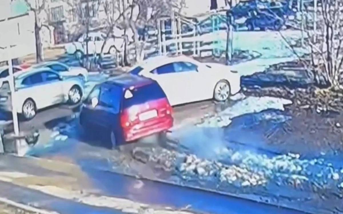 Курчатовта куәлігі жоқ мас әйел 3 көлікті зақымдады