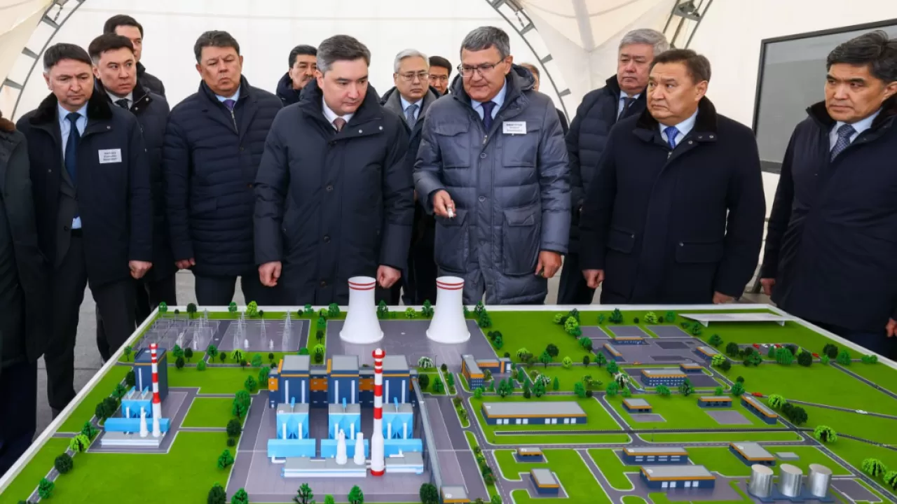 Премьер проверил ход строительства ТЭЦ в Кокшетау 