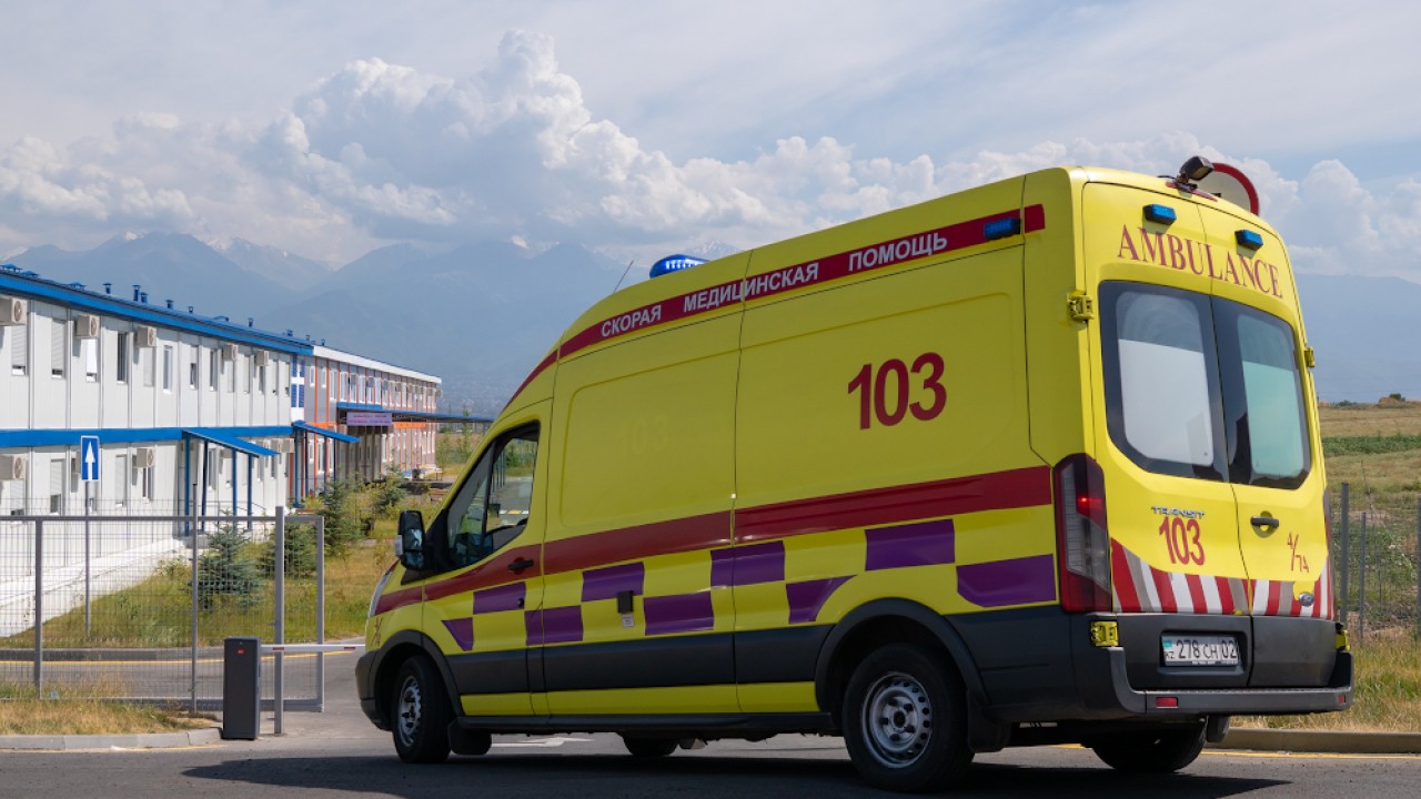 Абай облысында құрылыс алаңында қабырға құлап, 2 адам қаза болды