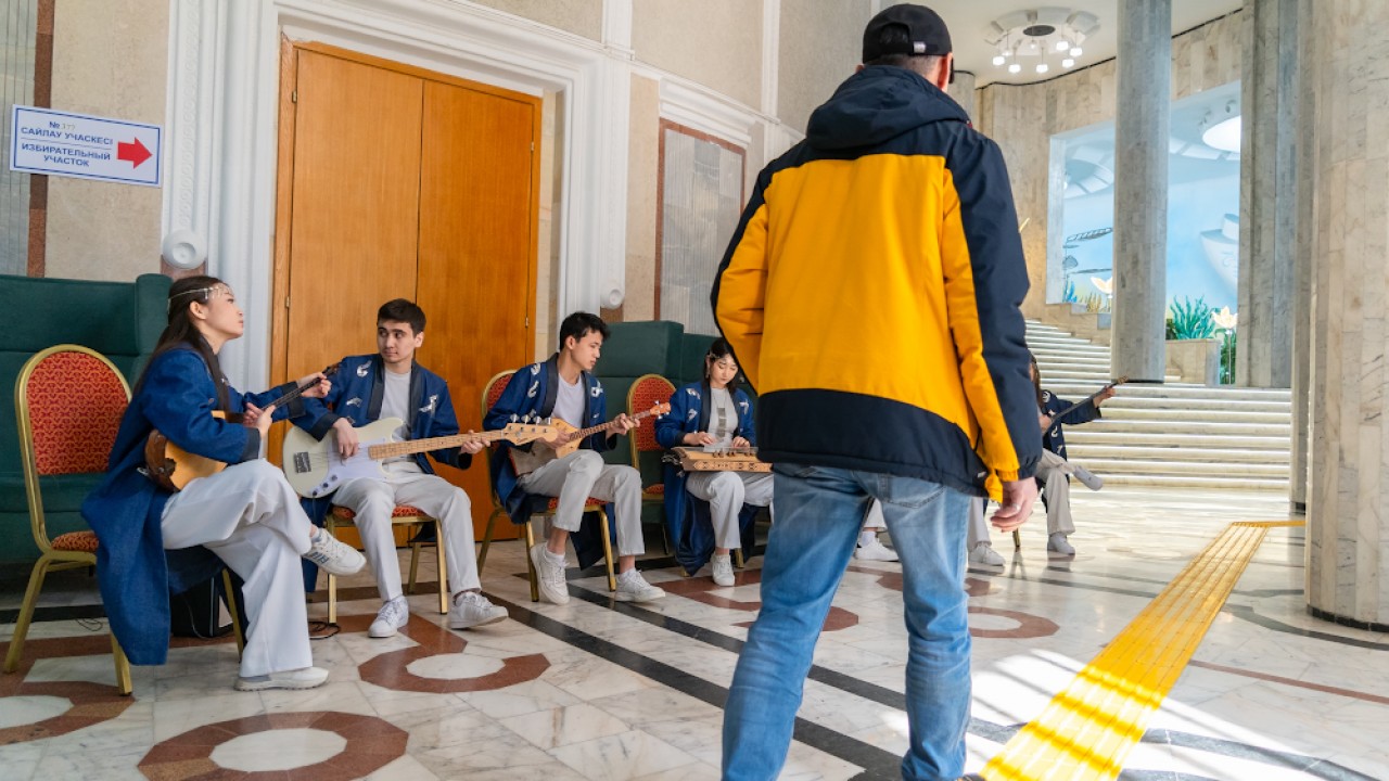 Алматинцы активнее голосуют за Конституцию, чем за АЭС