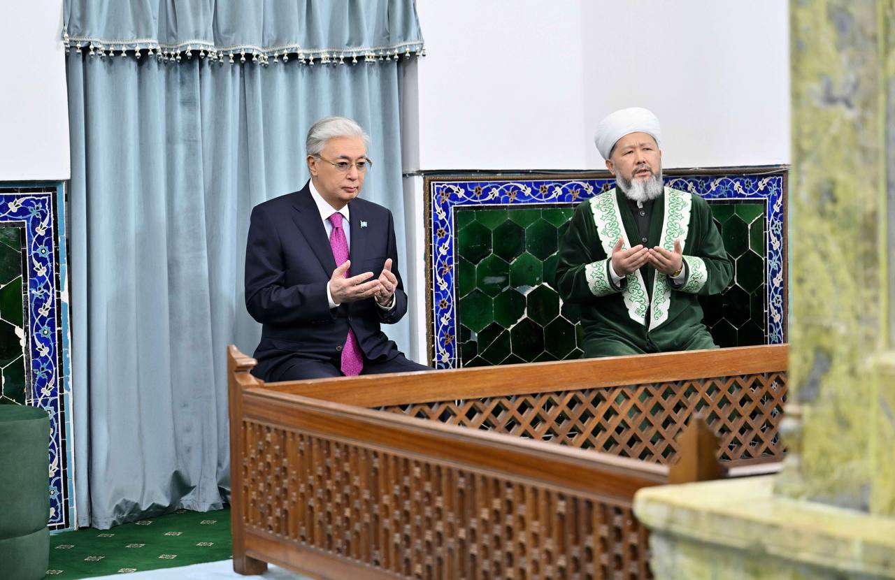 Қасым-Жомарт Тоқаев Қожа Ахмет Ясауи кесенесіне зиярат етті