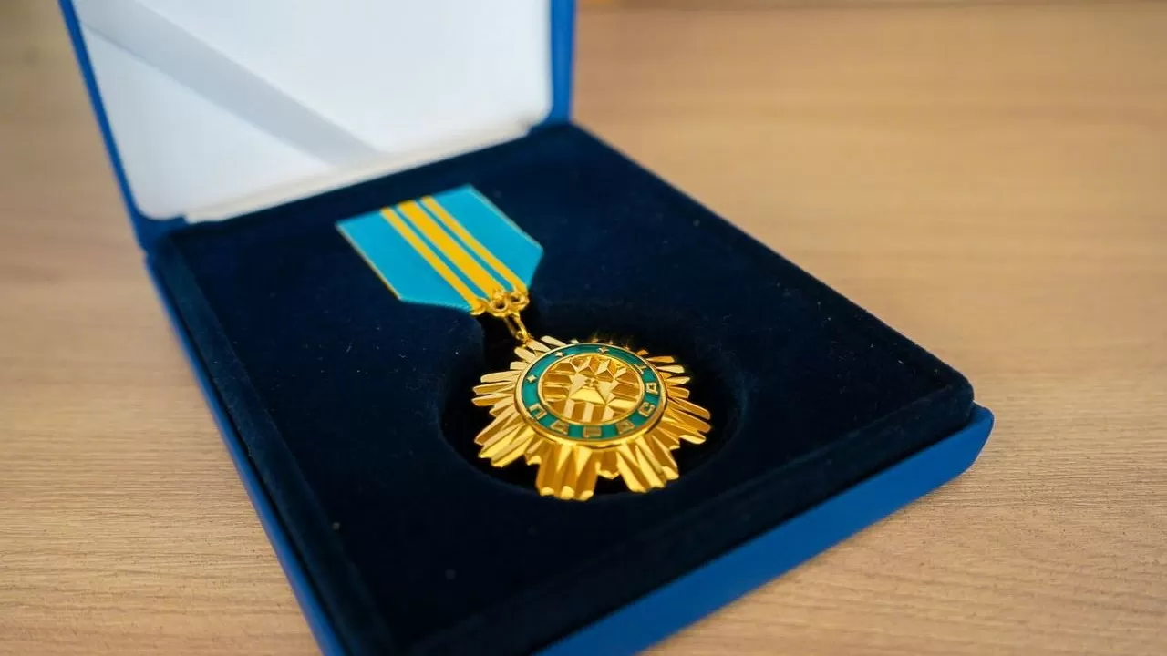 Бектенов наградил казахстанцев за вклад в развитие страны 