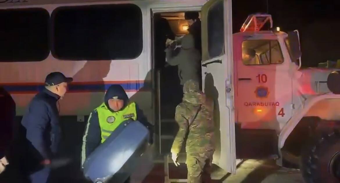 Ақтөбе облысында полицейлер аязда жолда қалған шетел азаматтарына көмектесті