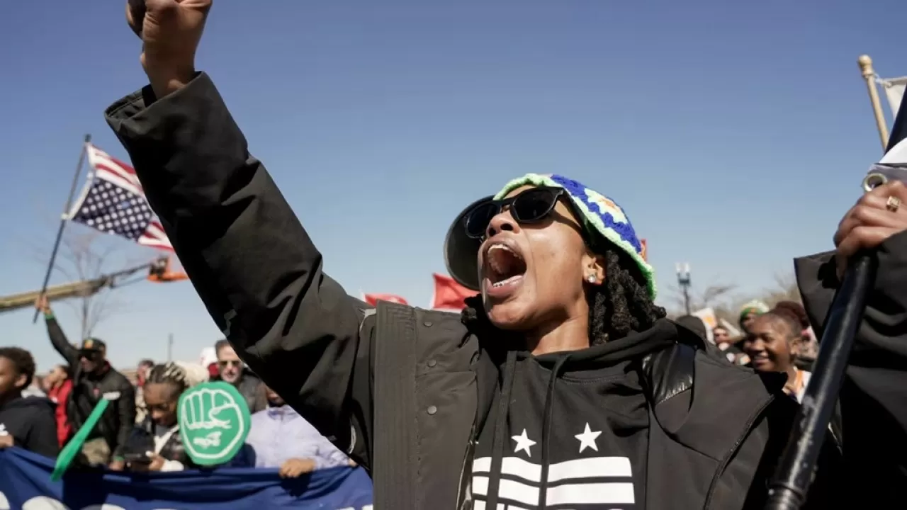 США охватили многотысячные протесты против политики Трампа