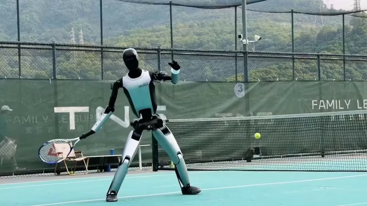 Робот-гуманоид научился играть в большой теннис 