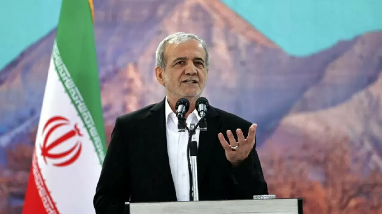 "Это была ошибка": президент Ирана извинился за ракетные удары по соседям