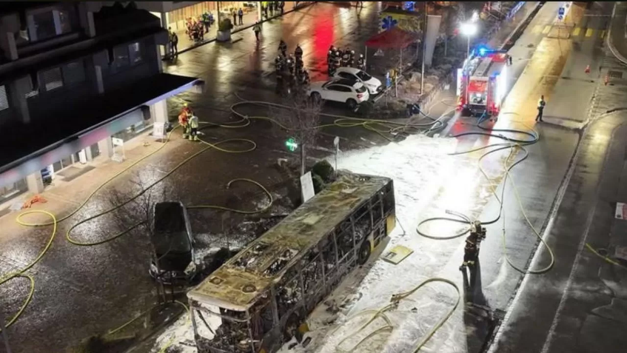 Шесть человек сгорели заживо при пожаре в автобусе 