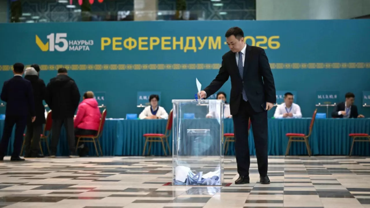 Айбек Дадебай принял участие в голосовании на республиканском референдуме 