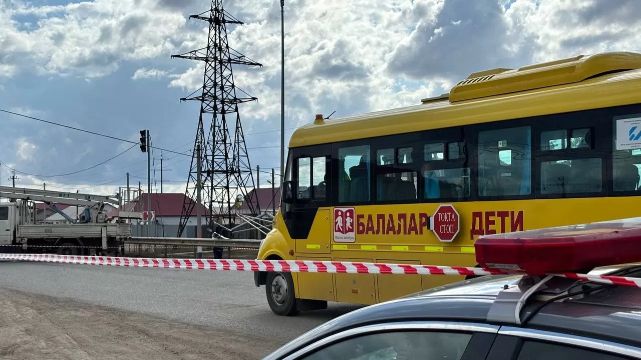 Маршрутный и школьный автобусы столкнулись в ЗКО: есть пострадавшие