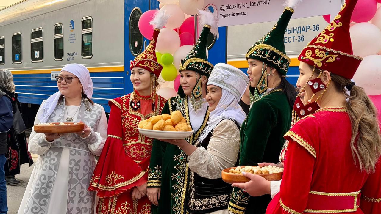"Jibek Joly" туристік пойызы Ұлы Жібек жолы бойымен сапарға шықты