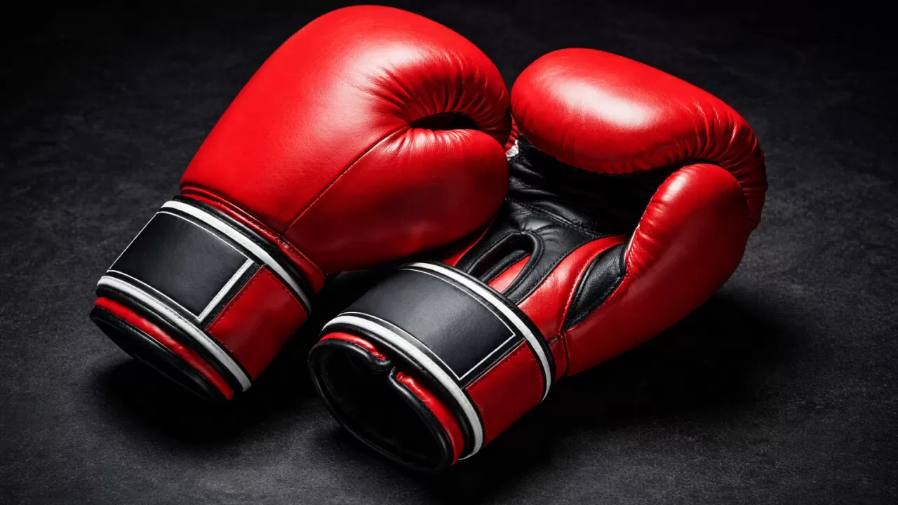 Околи требует от Усика отдать титул WBC 